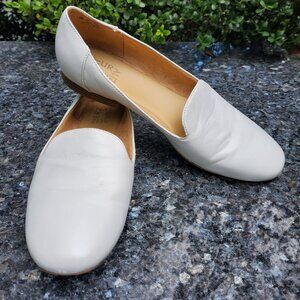 Naturalizer, white leather loafer, ladies size 10 M shoes